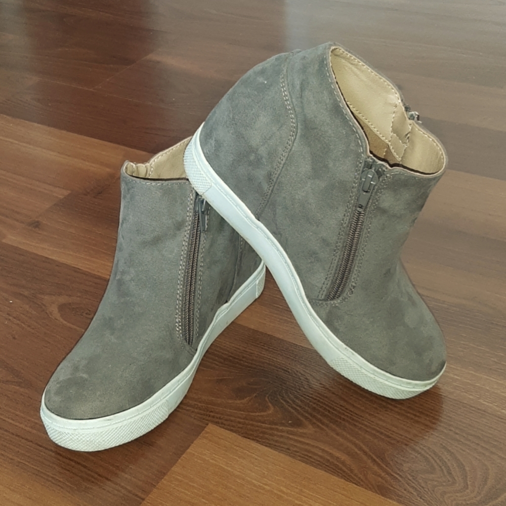 BRASH Faux Suede Hidden Wedge Zipped Booties - Women's Size 6.5